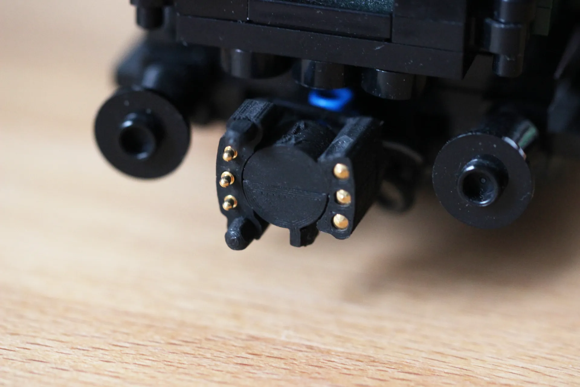 Electrical coupler for Lego trains