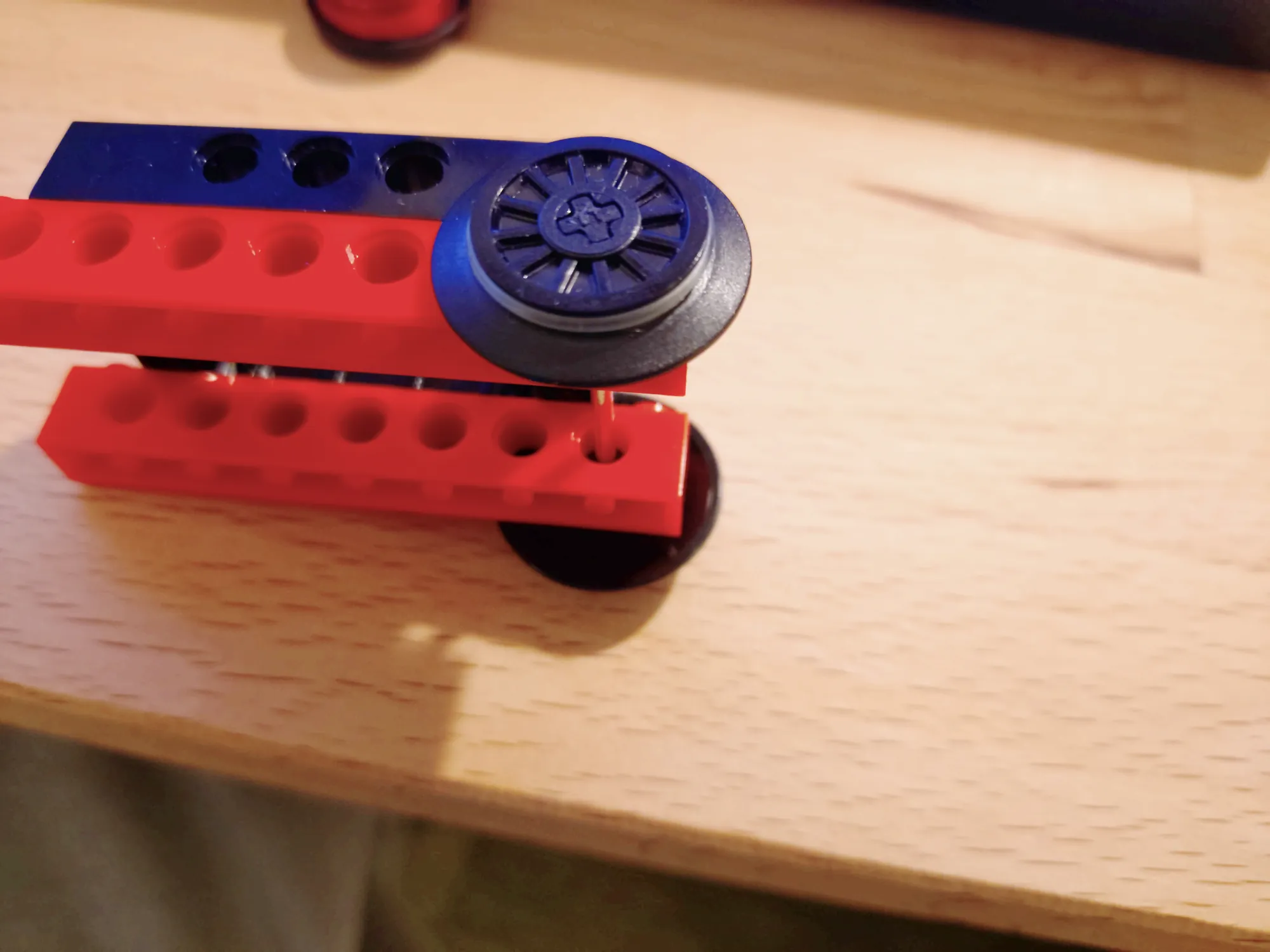 Cross-axle holders for 2mm axles