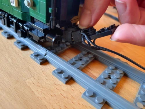The elctrical coupler coupled with the old Lego coupler